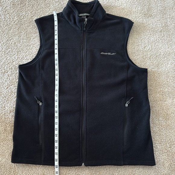 EUC Eddie Bauer Fleece Vest Size Lrg - Picture 5 of 5